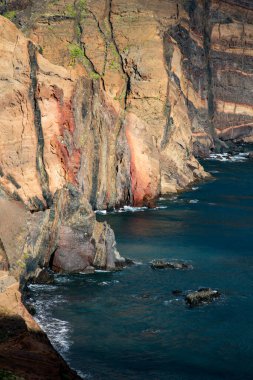 Madeira, Portekiz 'in kayalarıyla dolu dramatik kıyı şeridi