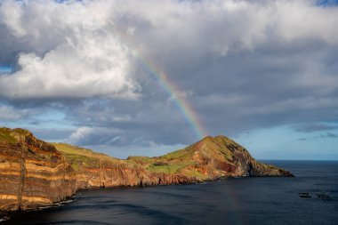 Madeira, Portekiz 'in kayalarıyla dolu dramatik kıyı şeridi
