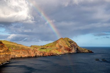 Madeira, Portekiz 'in kayalarıyla dolu dramatik kıyı şeridi