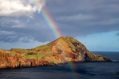 Madeira, Portekiz 'in kayalarıyla dolu dramatik kıyı şeridi