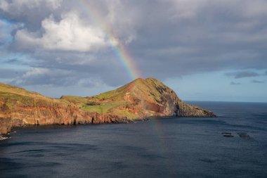 Madeira, Portekiz 'in kayalarıyla dolu dramatik kıyı şeridi