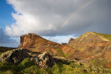 Madeira, Portekiz 'in kayalarıyla dolu dramatik kıyı şeridi