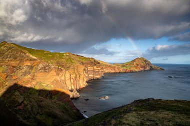 Madeira, Portekiz 'in kayalarıyla dolu dramatik kıyı şeridi