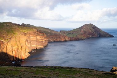 Madeira, Portekiz 'in kayalarıyla dolu dramatik kıyı şeridi