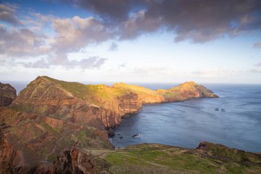 Madeira, Portekiz 'in kayalarıyla dolu dramatik kıyı şeridi