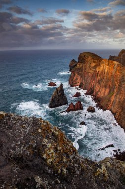 Madeira, Portekiz 'in kayalarıyla dolu dramatik kıyı şeridi