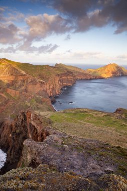 Madeira, Portekiz 'in kayalarıyla dolu dramatik kıyı şeridi