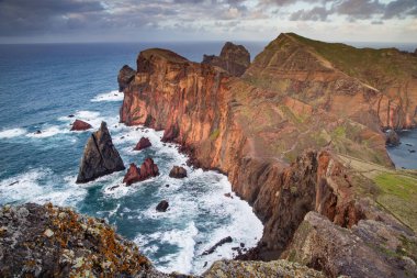 Madeira, Portekiz 'in kayalarıyla dolu dramatik kıyı şeridi