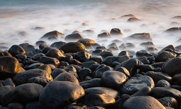 Madeira, Portekiz 'in kayalarıyla dolu dramatik kıyı şeridi