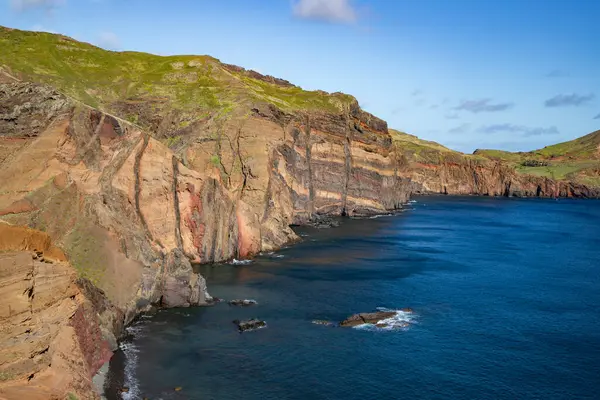 Madeira, Portekiz 'in kayalarıyla dolu dramatik kıyı şeridi