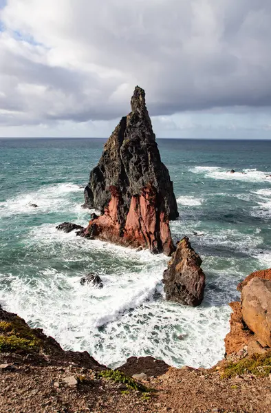 Madeira, Portekiz 'in kayalarıyla dolu dramatik kıyı şeridi