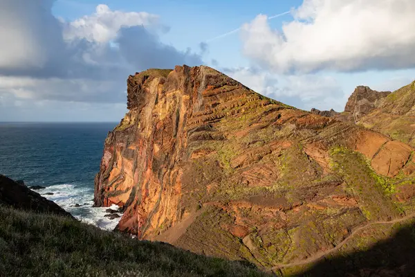 Madeira, Portekiz 'in kayalarıyla dolu dramatik kıyı şeridi