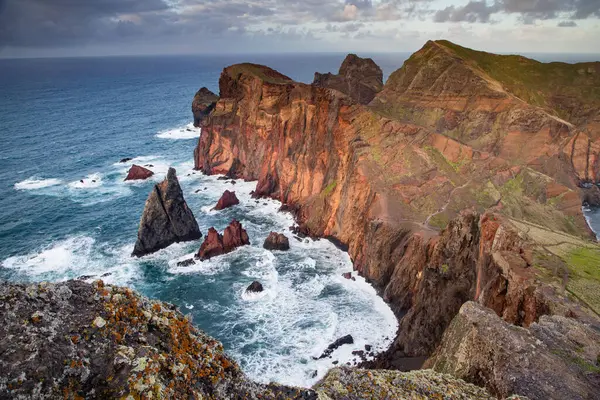 Madeira, Portekiz 'in kayalarıyla dolu dramatik kıyı şeridi