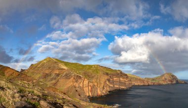 Madeira, Portekiz 'in kayalarıyla dolu dramatik kıyı şeridi