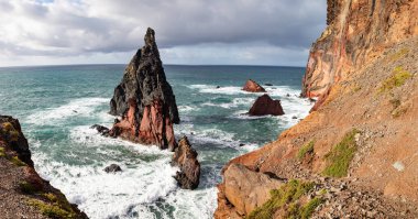 Madeira, Portekiz 'in kayalarıyla dolu dramatik kıyı şeridi