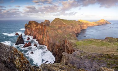 Madeira, Portekiz 'in kayalarıyla dolu dramatik kıyı şeridi