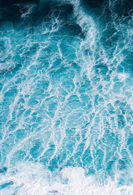 Mavi dalgaların soyut hava görünümü