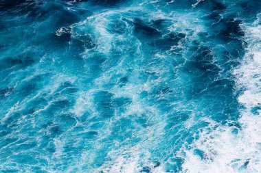 Mavi dalgaların soyut hava görünümü