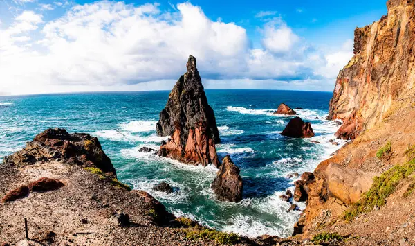 Madeira, Portekiz 'in kayalarıyla dolu dramatik kıyı şeridi