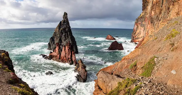 Madeira, Portekiz 'in kayalarıyla dolu dramatik kıyı şeridi