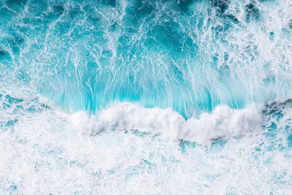 Mavi dalgaların soyut hava görünümü