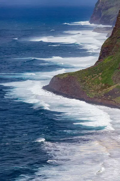 Mavi dalgaların soyut hava görünümü