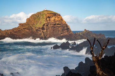 Porto Moniz, Madeira 'da büyük dalgalar