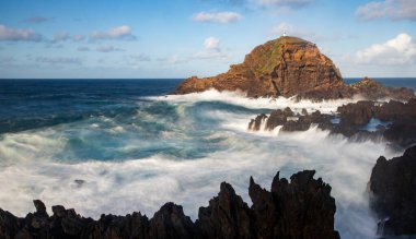 Porto Moniz, Madeira 'da büyük dalgalar