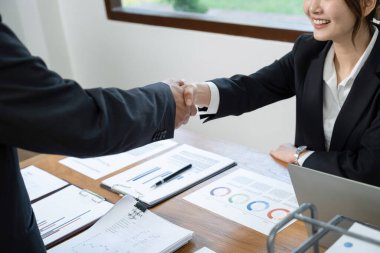 Yönetici iş adam Mali denetim ve sekreter rapor dengesi hesaplama yapma. İç gelir hizmet kontrol belgesi. Denetim kavramı 