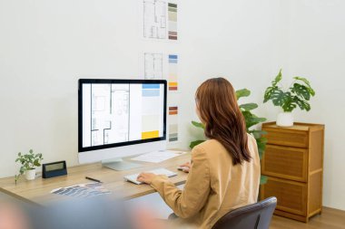 Mimar modern tasarım evi için bir konsept geliştirebilir.