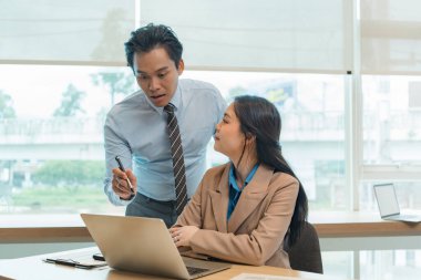 Ortaklar Arasında Başarılı İş Görüşmeleri