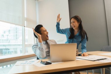 Ortaklar Arasında Başarılı İş Görüşmeleri