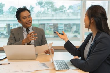 Ortaklar Arasında Başarılı İş Görüşmeleri