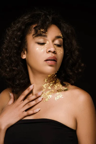 Junge Afrikanisch Amerikanische Frau Mit Goldener Farbe Gesicht Und Hals — Stockfoto