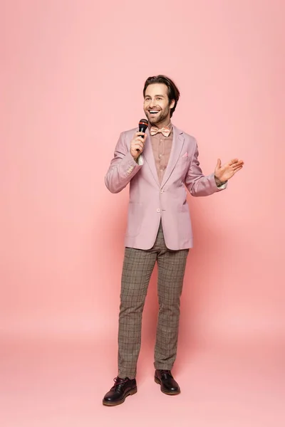 Full Length Stylish Host Event Holding Microphone Pink Background — Stock Photo, Image