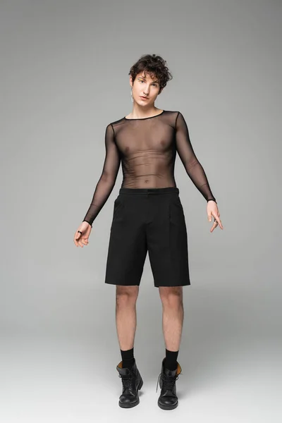 Longitud Completa Persona Binaria Top Transparente Pantalones Cortos Negros Sobre — Foto de Stock