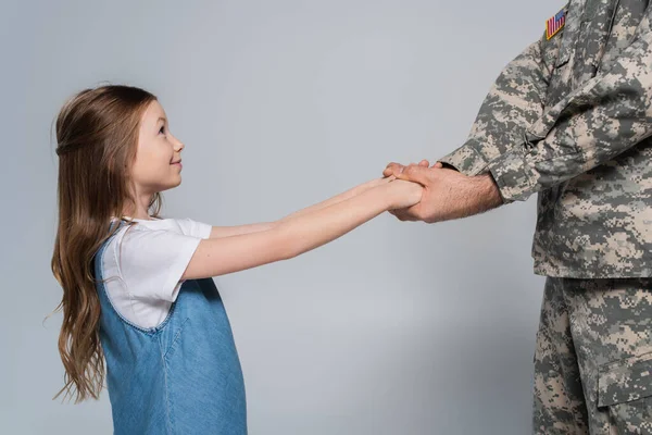Happy Serviceman Army Uniform Holding Hands Cheerful Daughter Isolated Grey — Stock Photo, Image