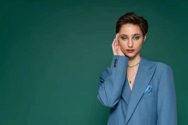 Young Woman Short Hair Posing Blue Suit Looking Camera Turquoise — Stock Photo, Image