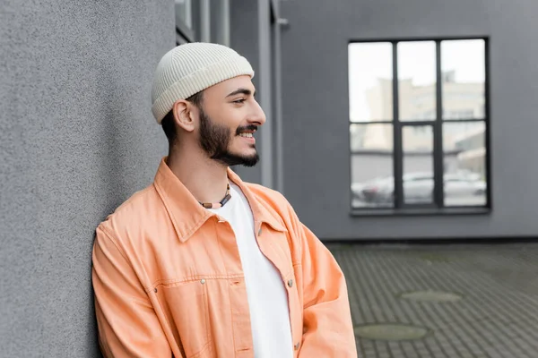 Side View Carefree Gay Man Hat Looking Away Building Urban — Stock Photo, Image