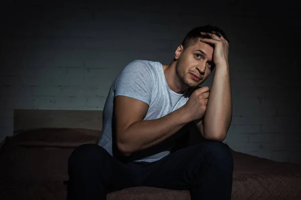 Bange Man Die Slapeloosheid Heeft Worstelt Met Posttraumatische Stressstoornis — Stockfoto