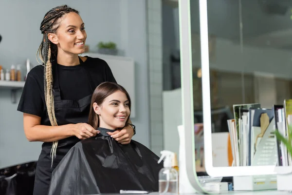 Beauty Industry Hair Stylist Braids Fixing Hairdressing Cape Female Client — Stock Photo, Image