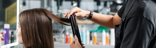 Hair Ironing Professional Hairdresser Hair Straightener Styling Hair Female Customer — Stock Photo, Image