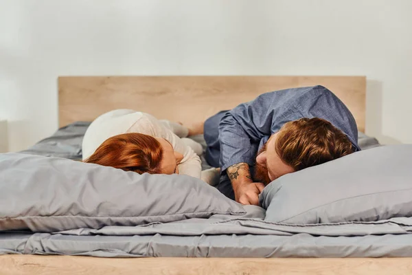 Modern Home Day Kids Couple Relaxing Together Lying Bed Redhead — Stock Photo, Image
