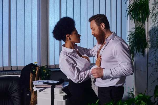 Side View African American Woman Seducing Bearded Businessman Copier Night — Stock Photo, Image