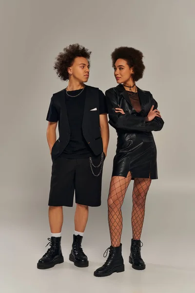 Attractive Stylish African American Siblings Fashionable Black Outfits Posing Gray — Stock Photo, Image