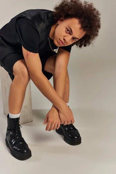 Young African American Male Model Black Urban Stylish Attire Posing — Stock Photo, Image