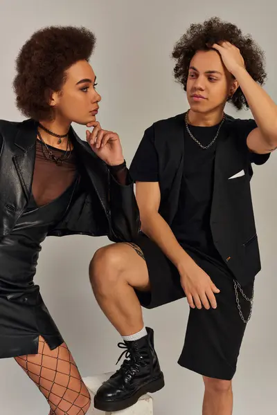 Attractive African American Siblings Stylish Black Urban Attire Posing Together — Stock Photo, Image
