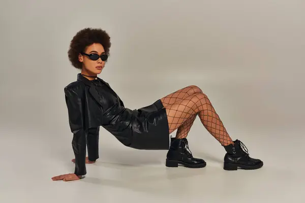 Stylish African American Female Model Black Attire Sunglasses Posing Gray — Stock Photo, Image