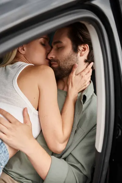 Passionate Stylish Couple Embracing Kissing Modern Car City Street Love — Stock Photo, Image