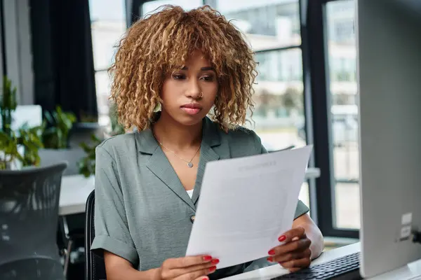 Curly Young African American Manager Reviewing Document Front Computer Monitor — Stock Photo, Image